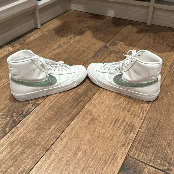 Nike Women’s Blazer Mid Shoes - Picture 4 of 5